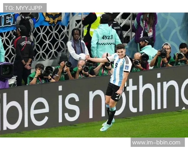 穆勒直言若非梅西裁判不会出黄牌手球停赛引发争议